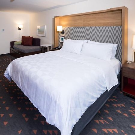 Holiday Inn & Suites Detroit - Troy By Ihg Bagian luar foto