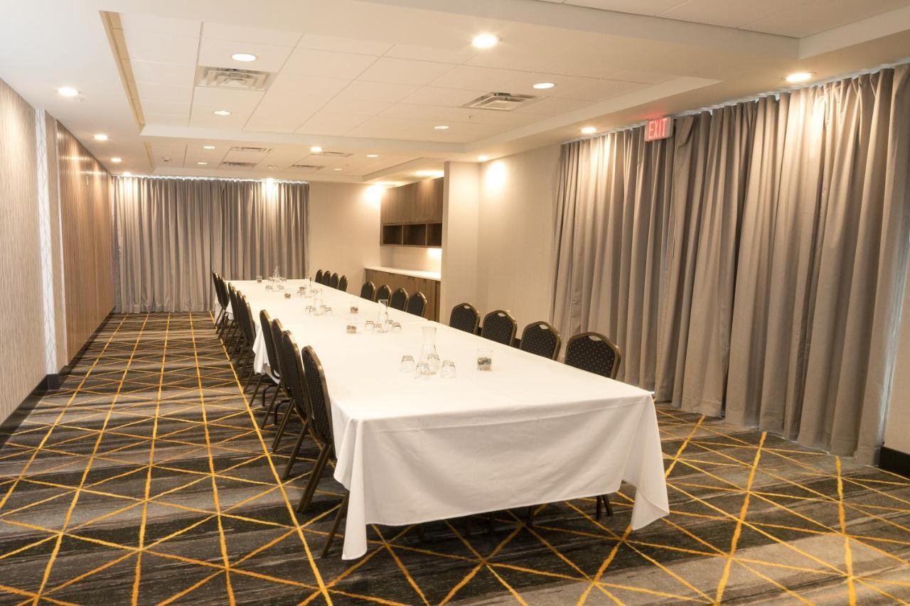 Holiday Inn & Suites Detroit - Troy By Ihg Bagian luar foto