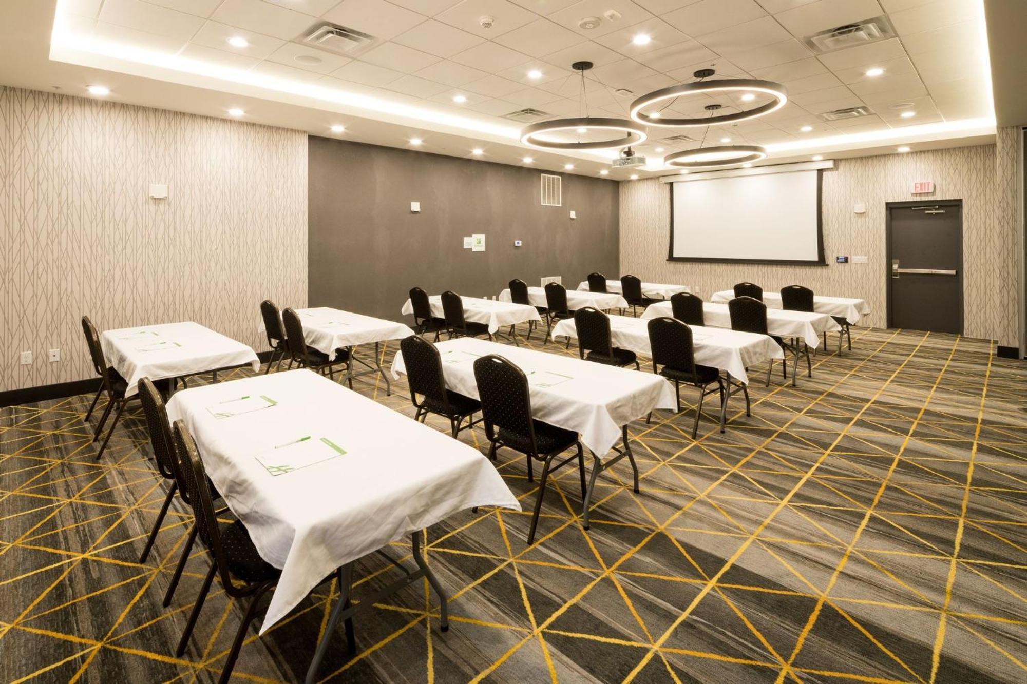 Holiday Inn & Suites Detroit - Troy By Ihg Bagian luar foto