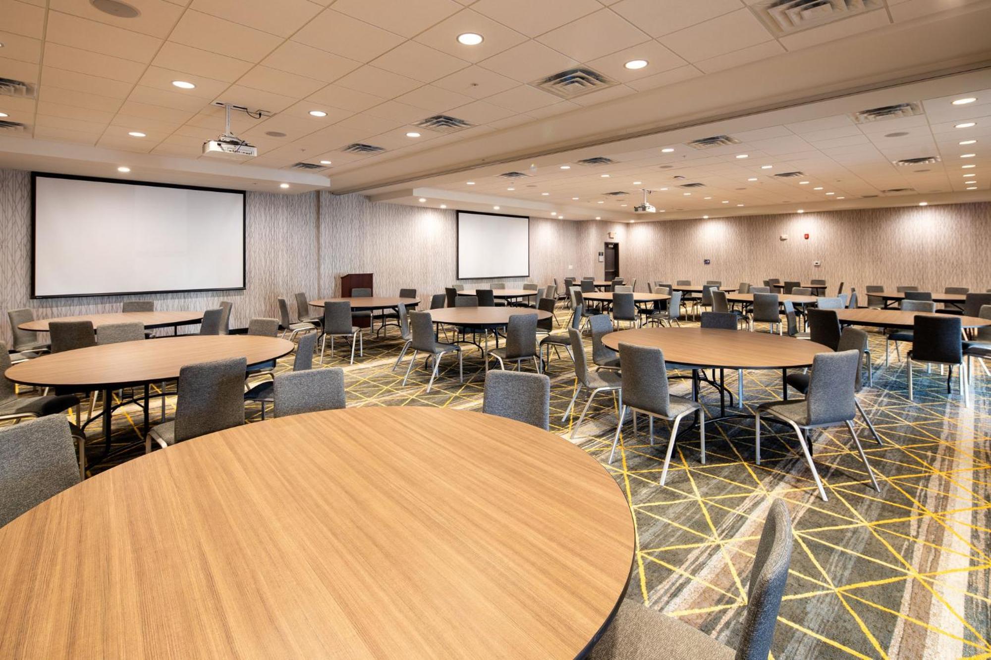 Holiday Inn & Suites Detroit - Troy By Ihg Bagian luar foto