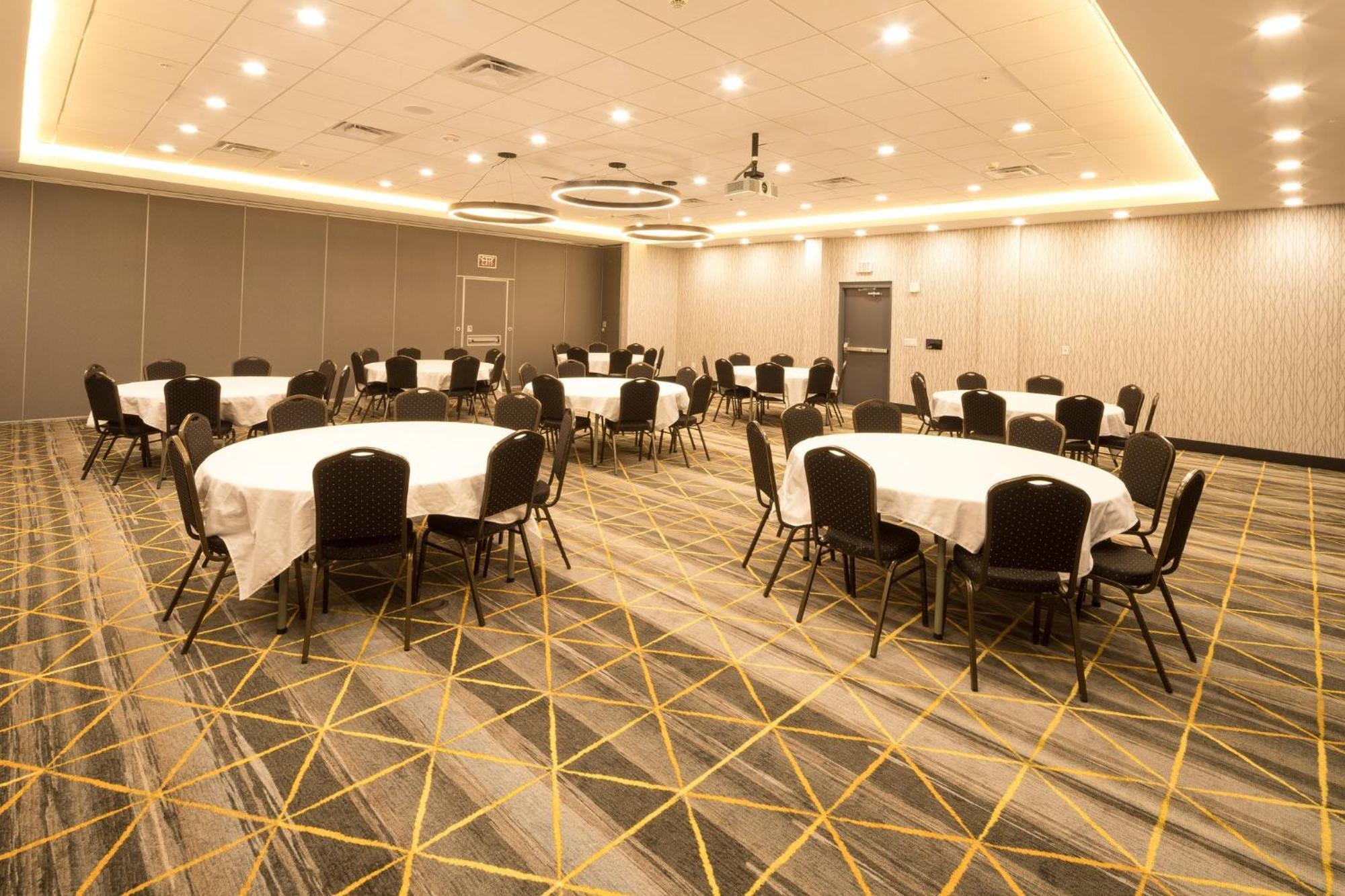 Holiday Inn & Suites Detroit - Troy By Ihg Bagian luar foto